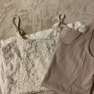 Woman’s Sleeveless tops